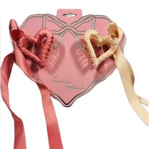 NWT ⚜️💖⚜️ Social Strand Valentine’s Day Hair Claw Clips with ribbons Set of 2